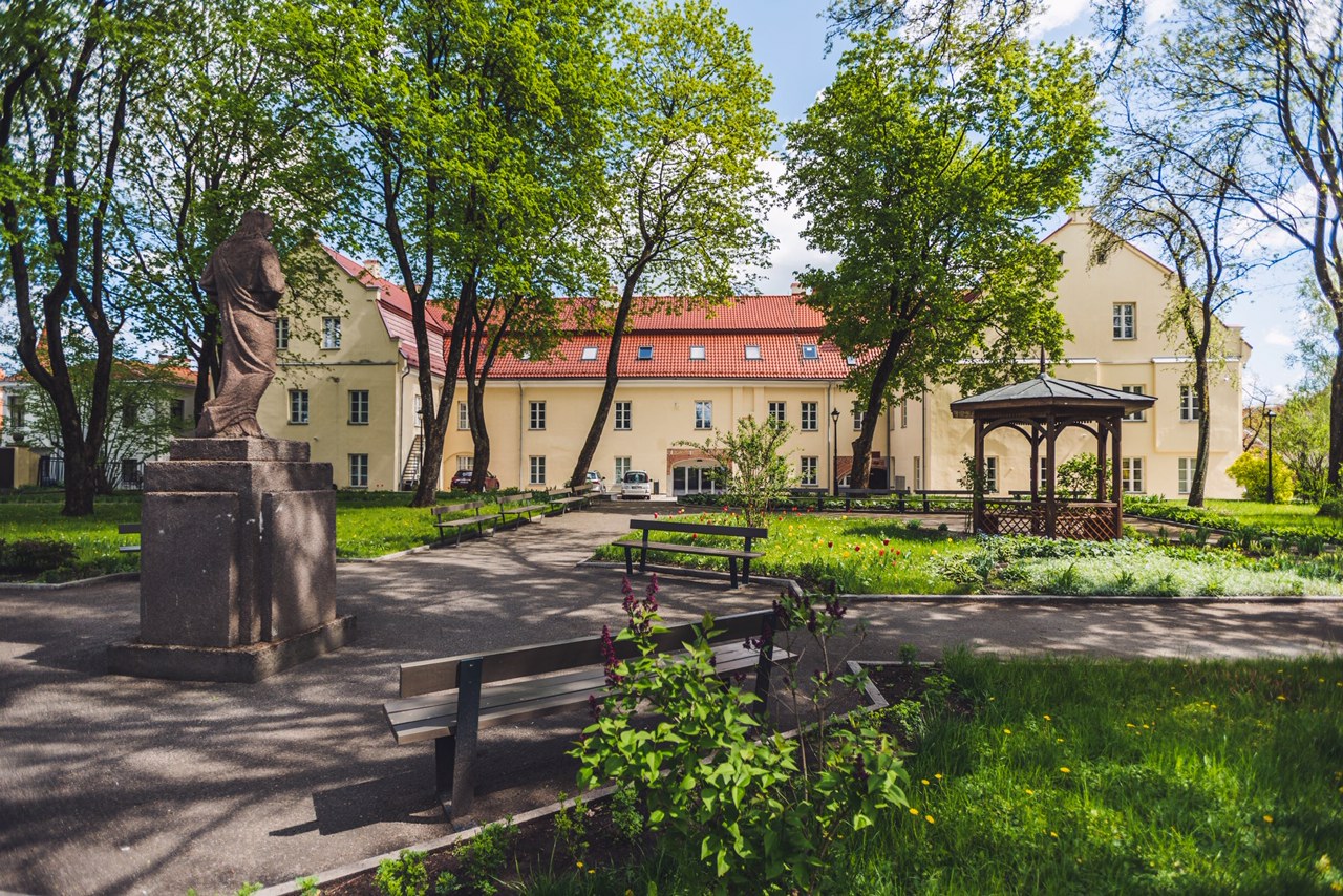 Lietuvos pilys ir dvarai kviečia apsilankyti istoriniuose jų parkuose ir soduose